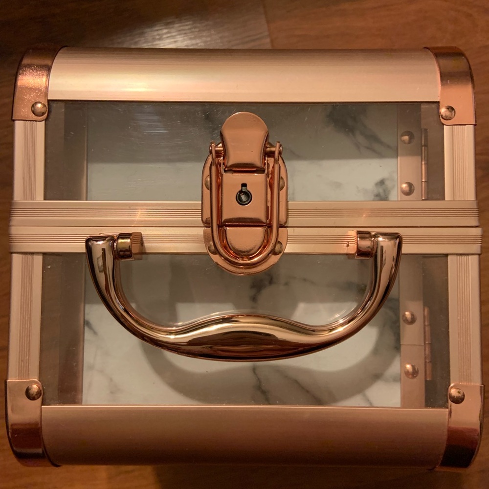 Impressions storage/makeup case
